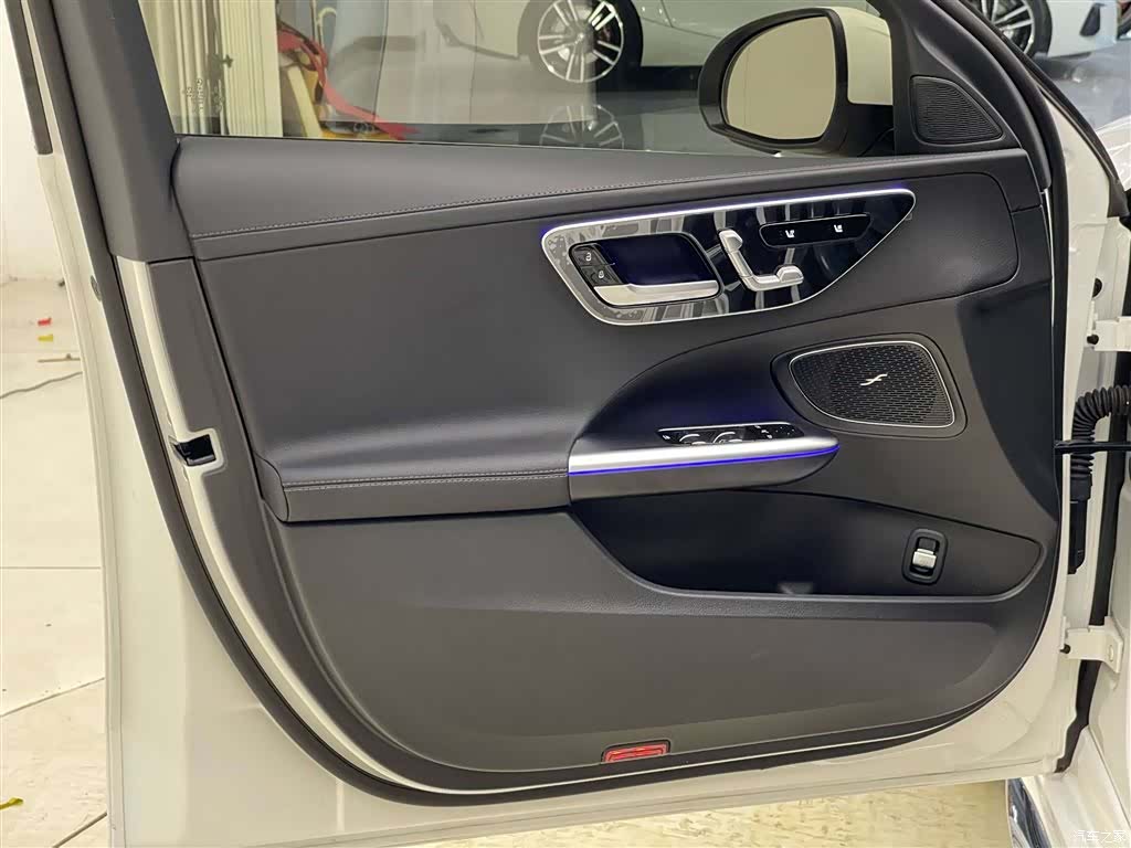 Mercedes-Benz C-Class, 2025 12