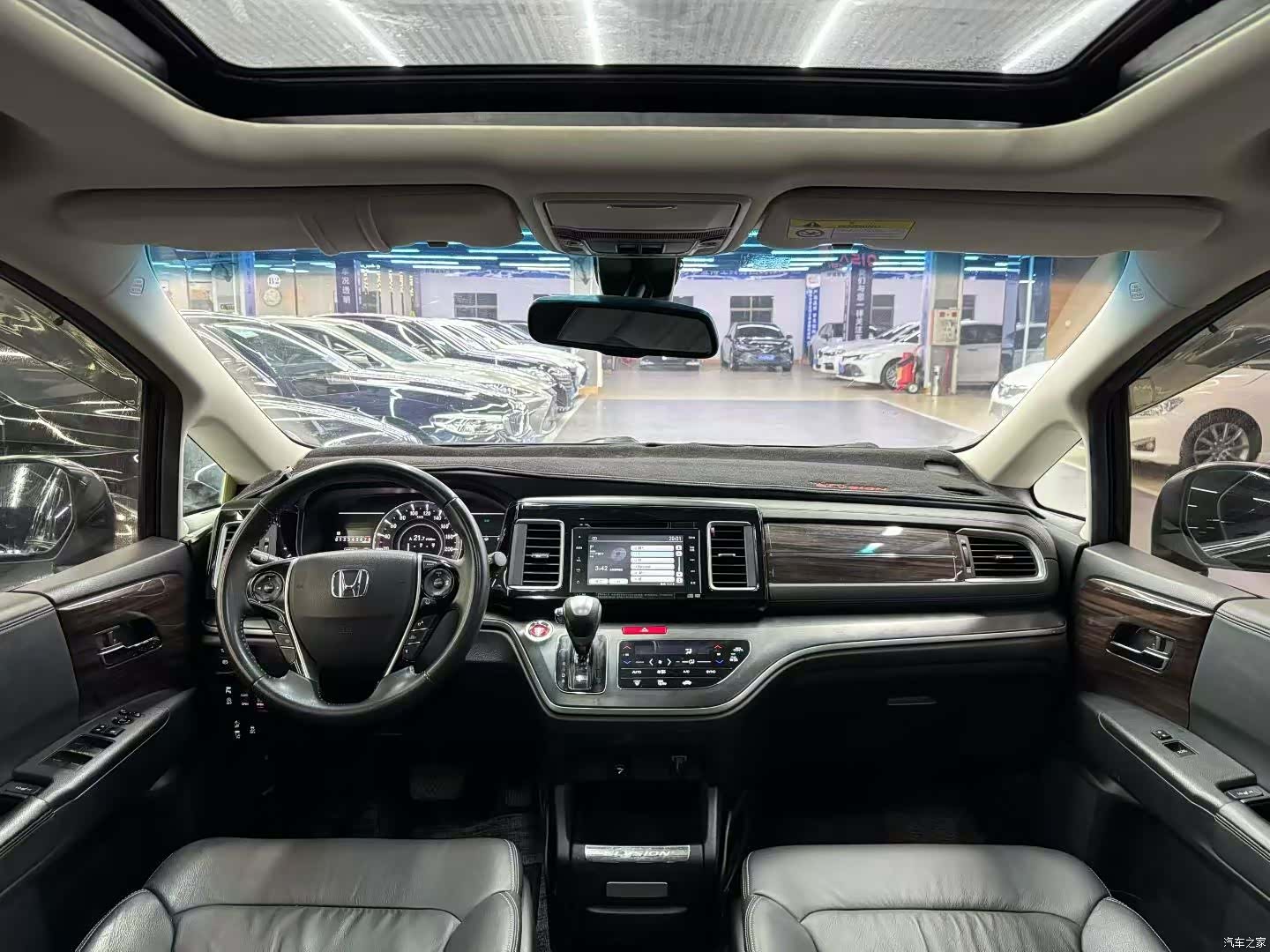 Honda Elysion, 2016 4