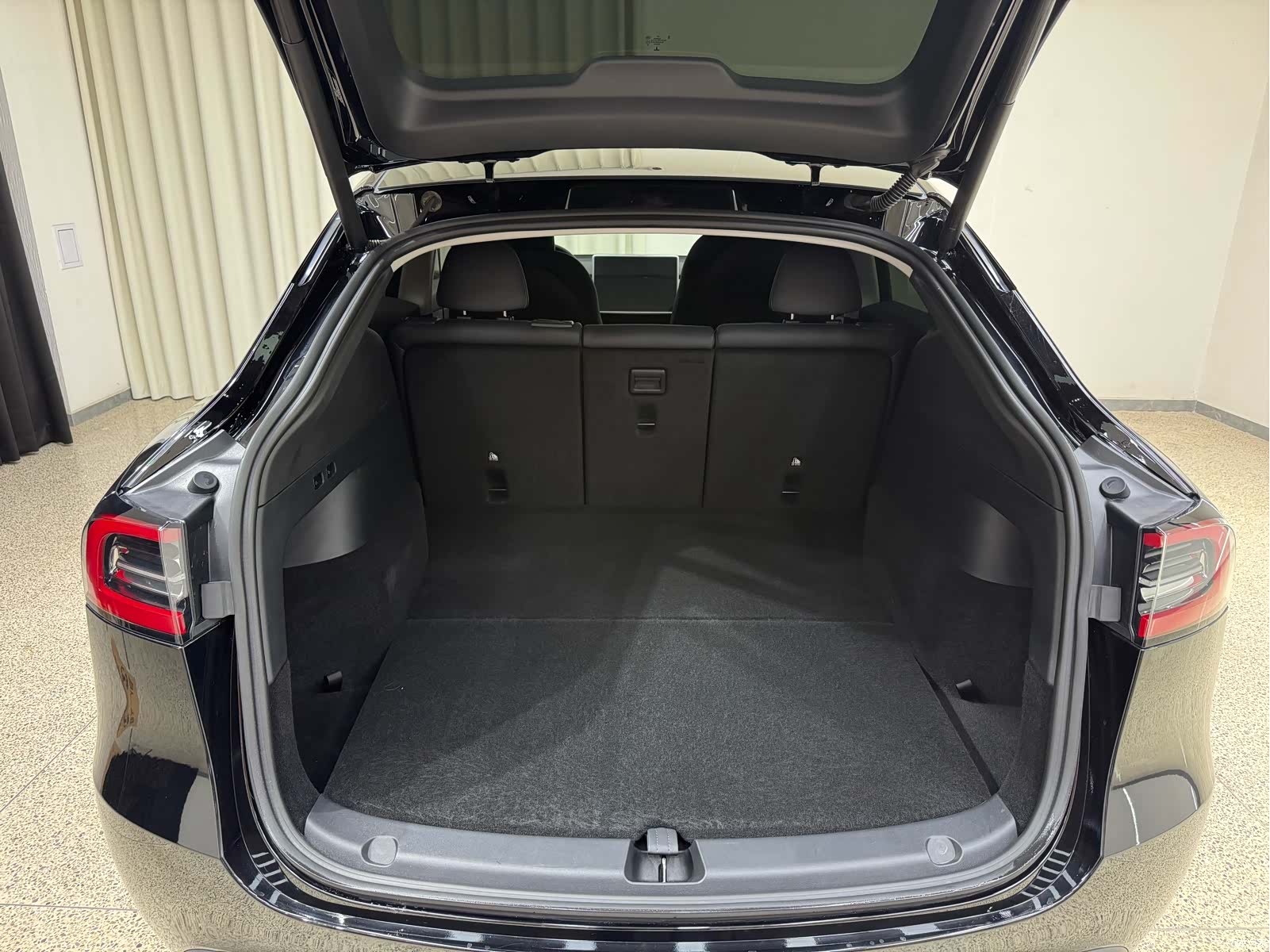 Tesla Model Y, 2022 31