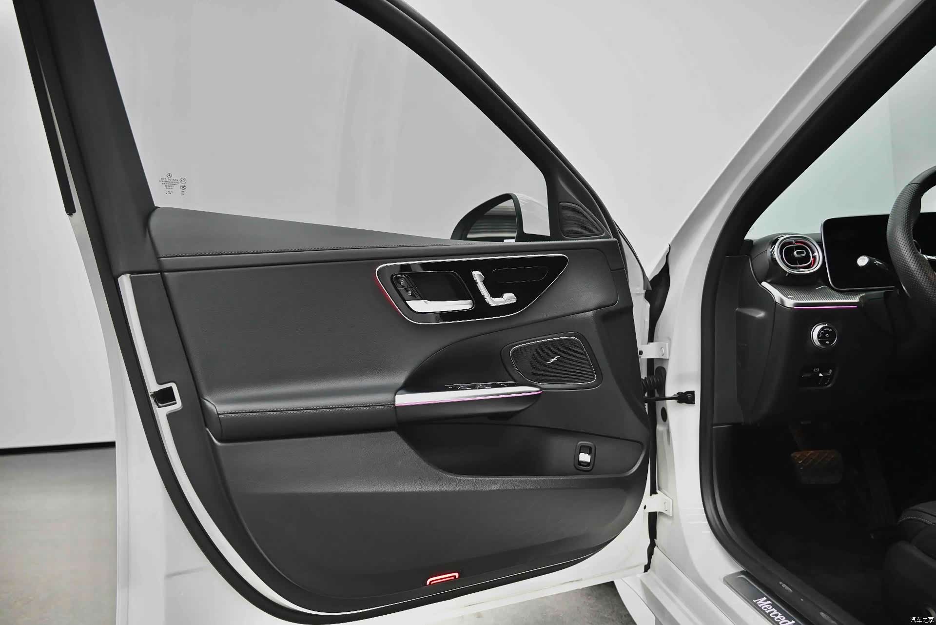 Mercedes-Benz C-Class, 2024 22