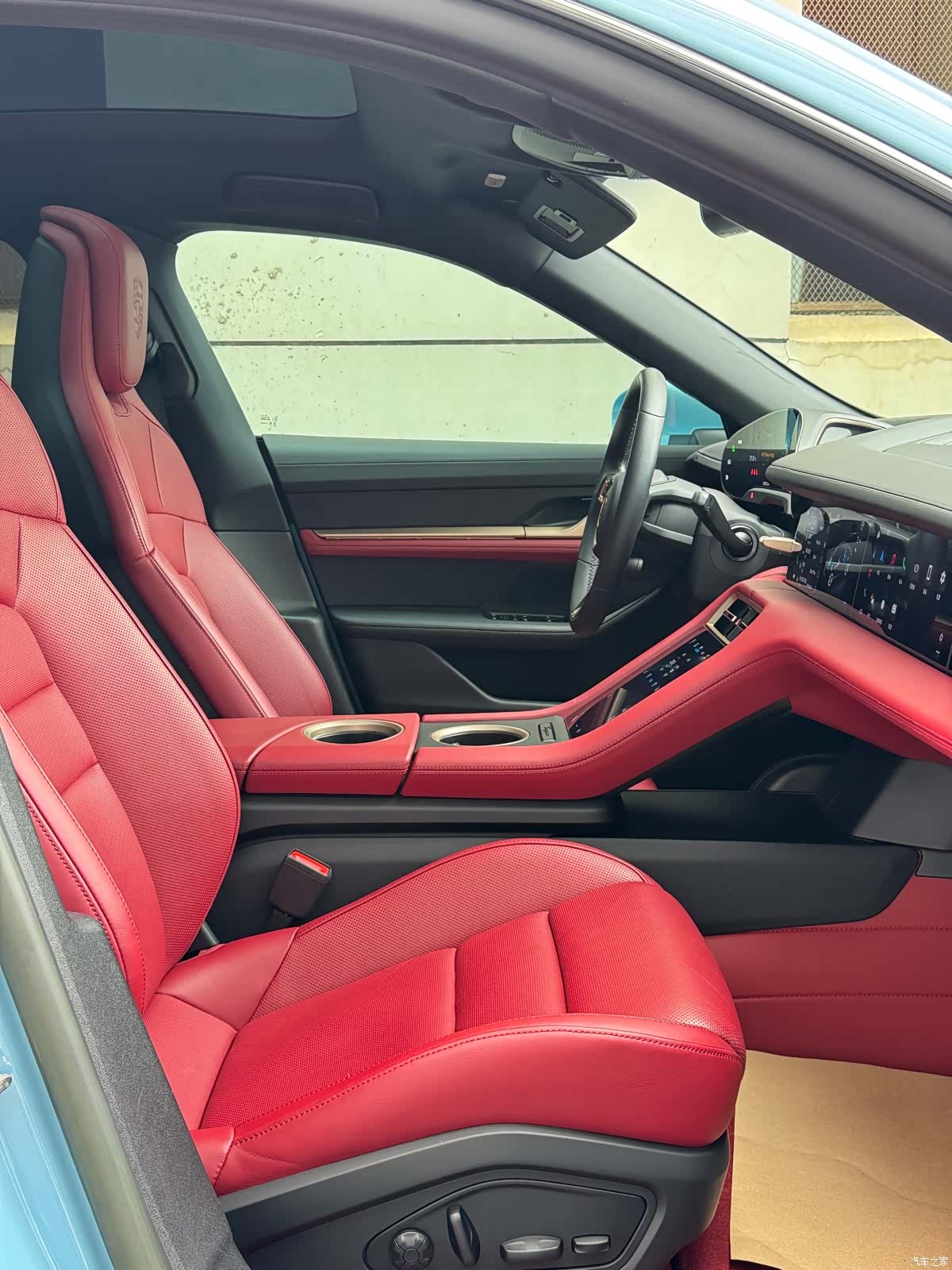 Porsche Taycan, 2023 15