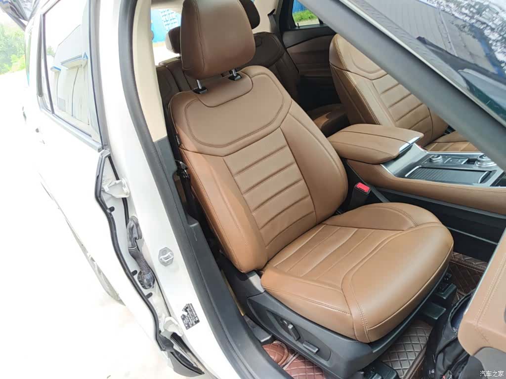 Ford Explorer, 2023 25