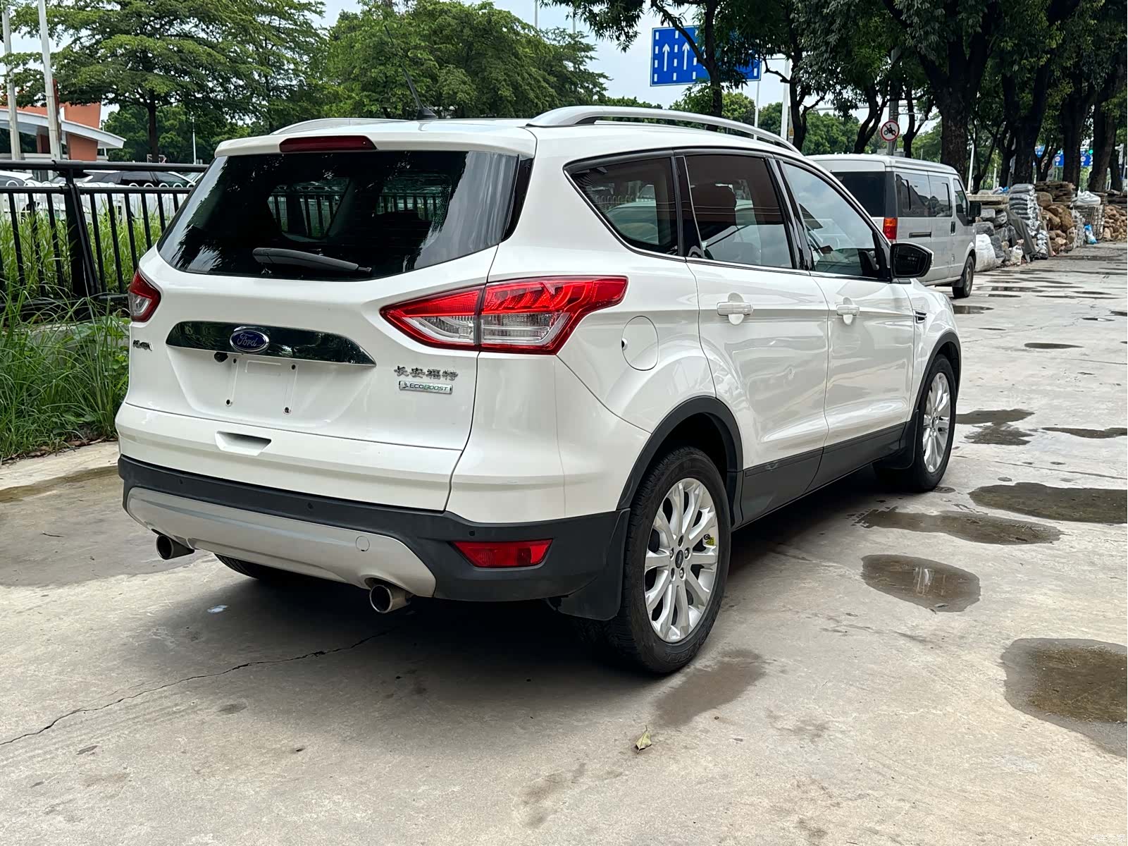 Ford Kuga, 2015 11