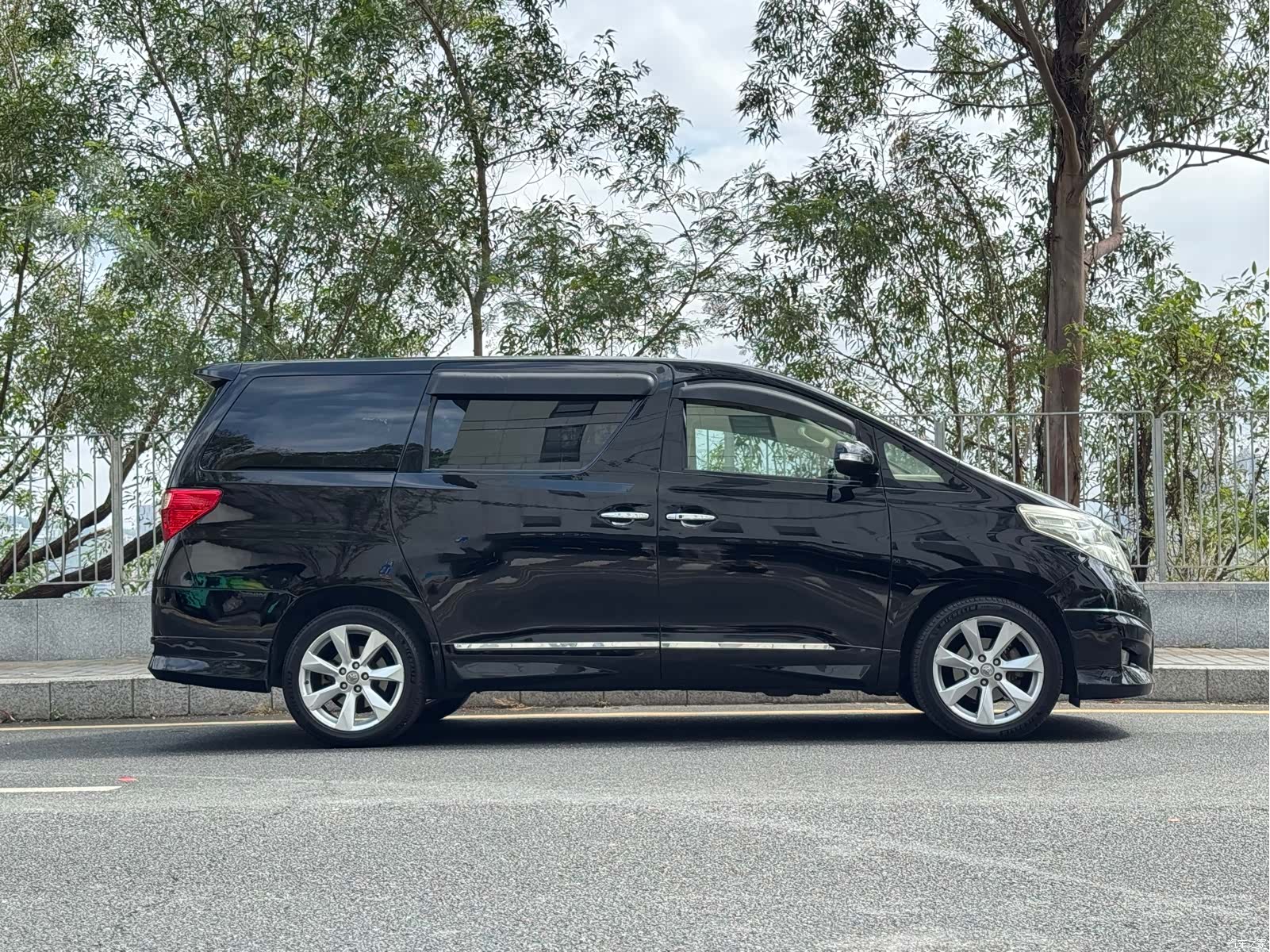 Toyota Alphard, 2011 7