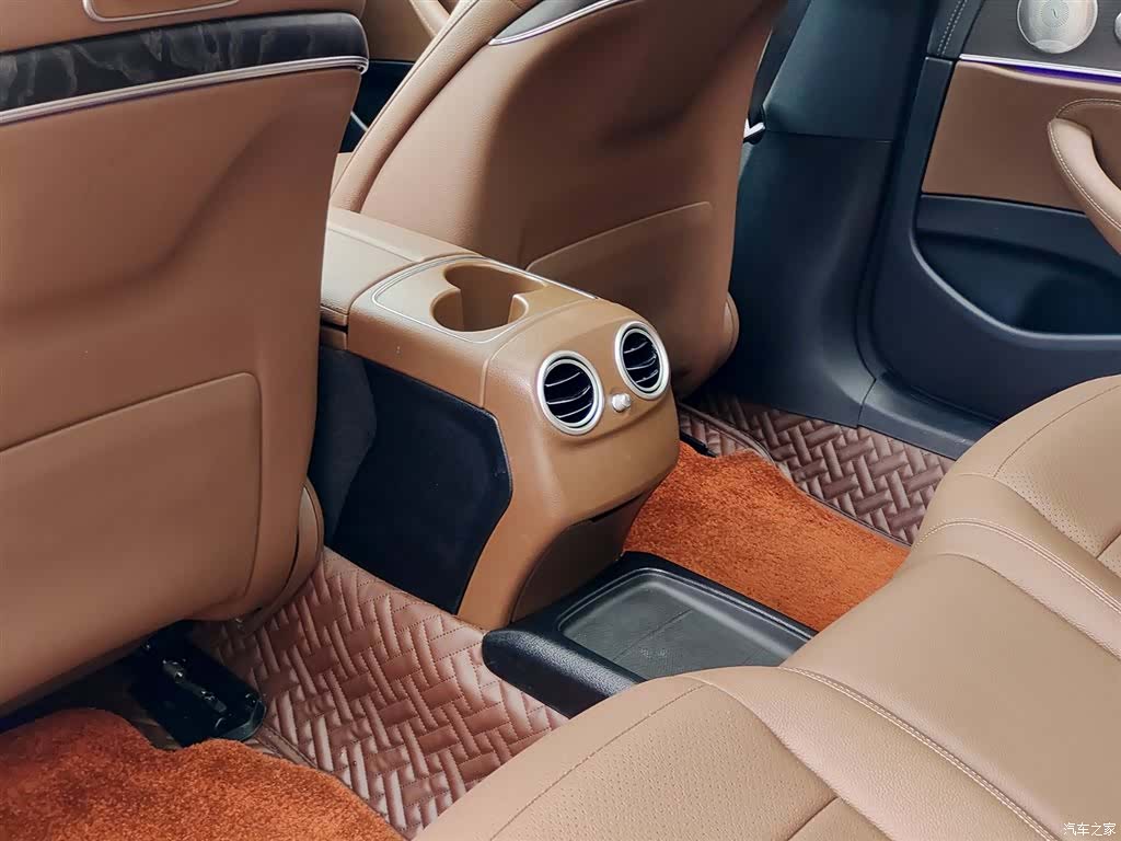 Mercedes-Benz E-Class, 2019 9