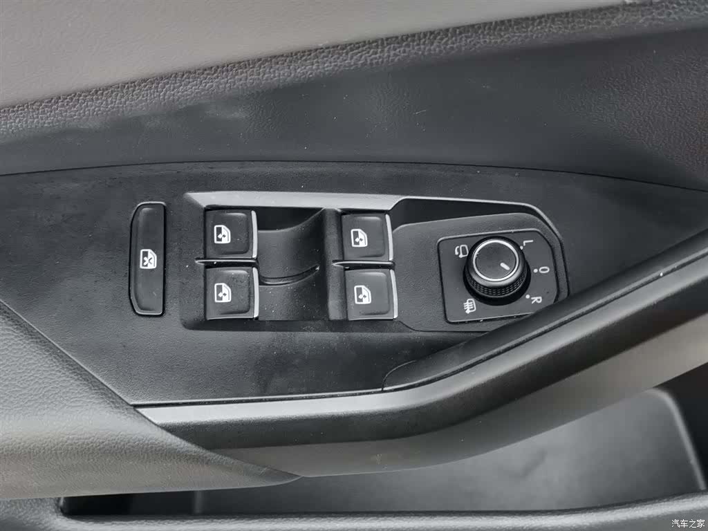 Volkswagen Sagitar, 2020 9