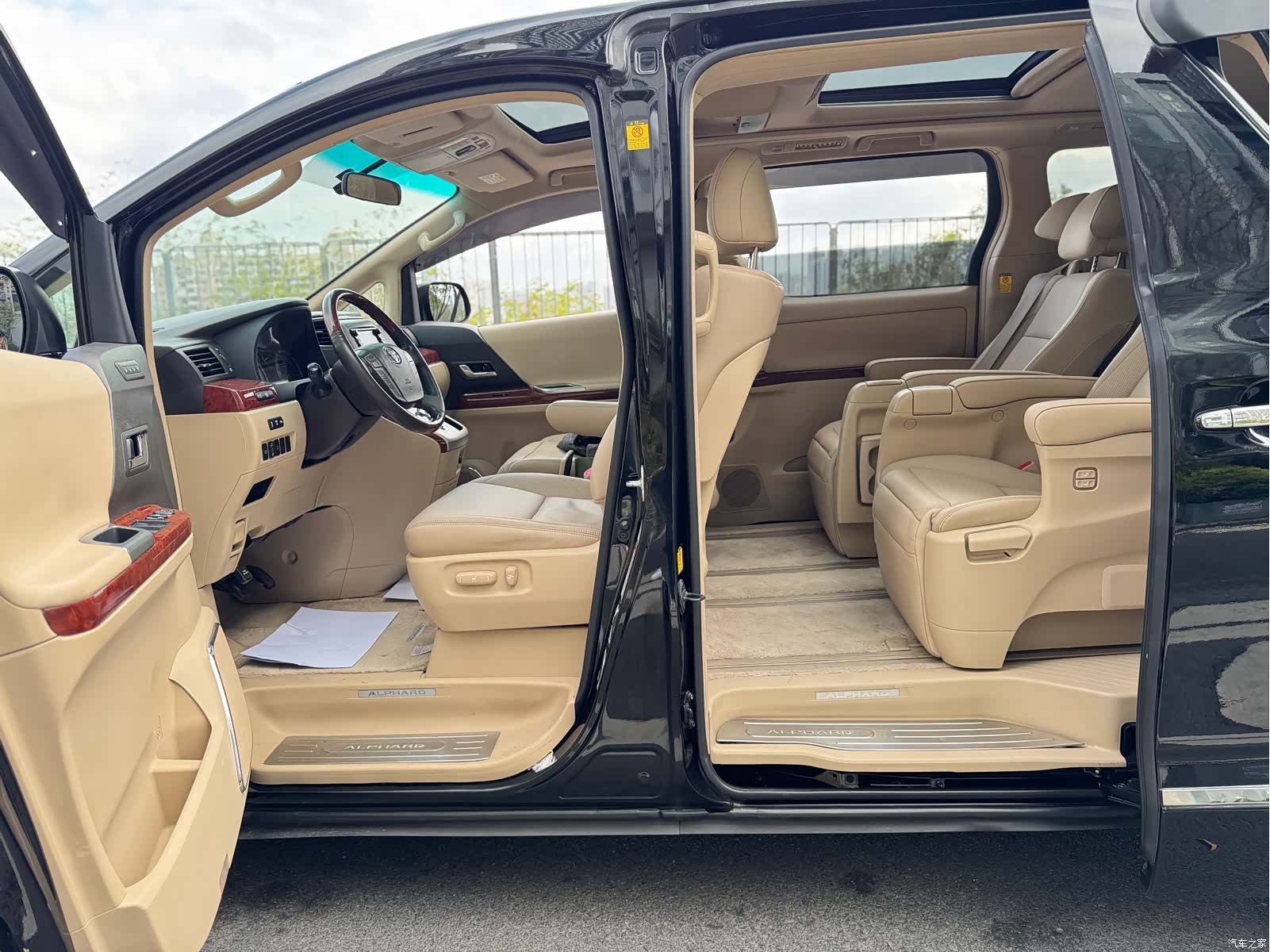 Toyota Alphard, 2011 12