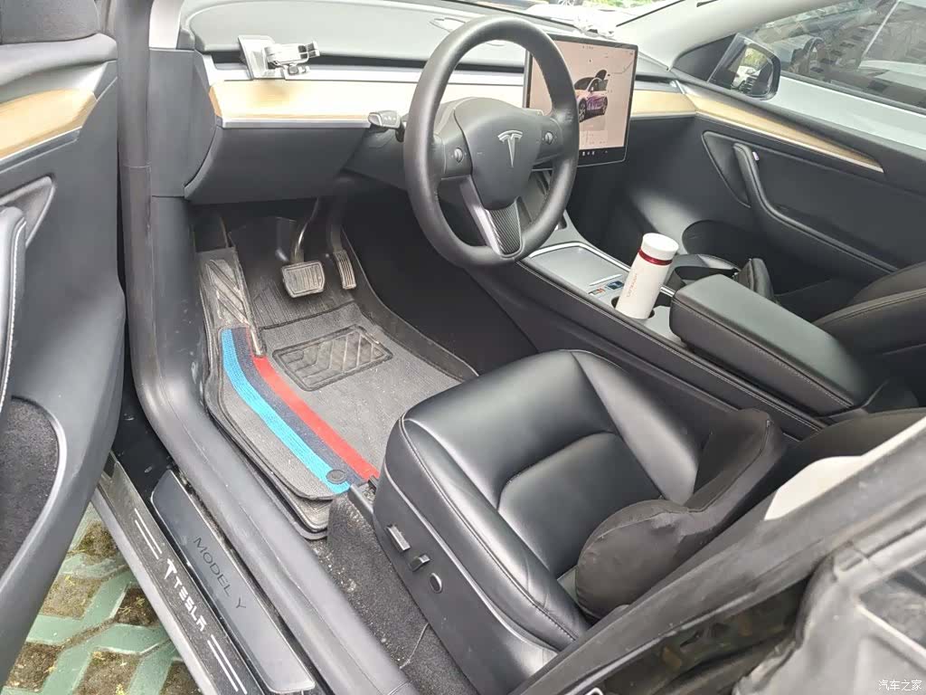 Tesla Model Y, 2022 14