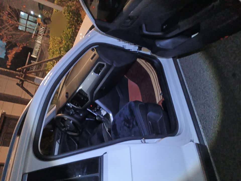 Volkswagen T-ROC exploring Songs