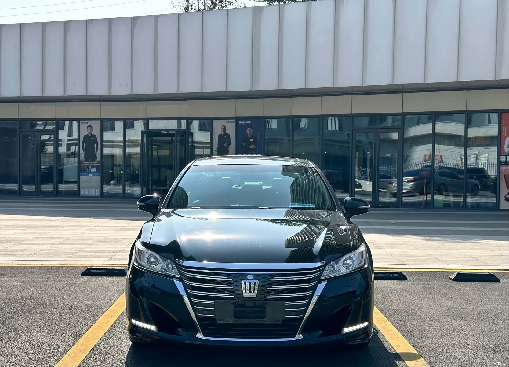 Toyota Crown, 2016 2