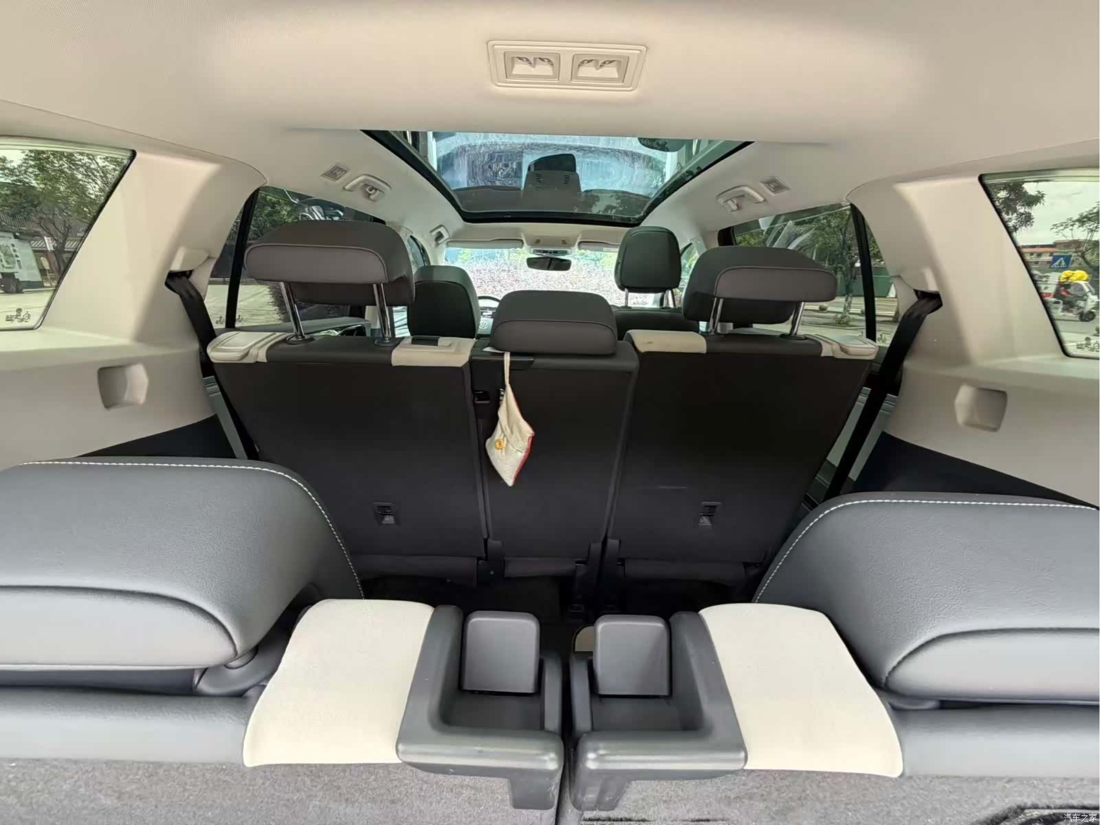 Volkswagen ID.6, 2024 9