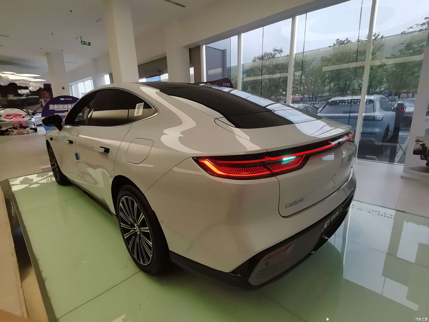 Geely 8, 2026 4