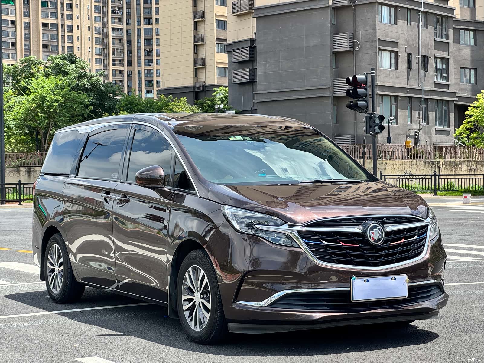 Buick GL8, 2021 3