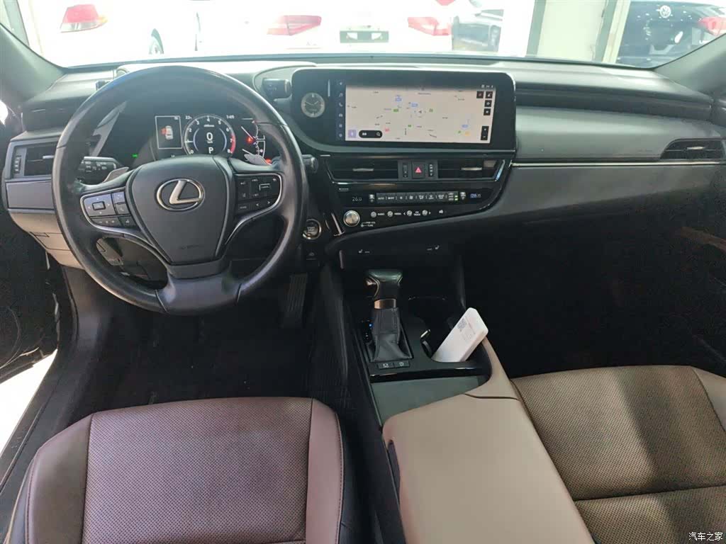 Lexus ES, 2023 10