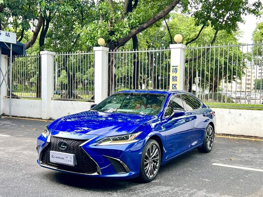 Lexus ES
