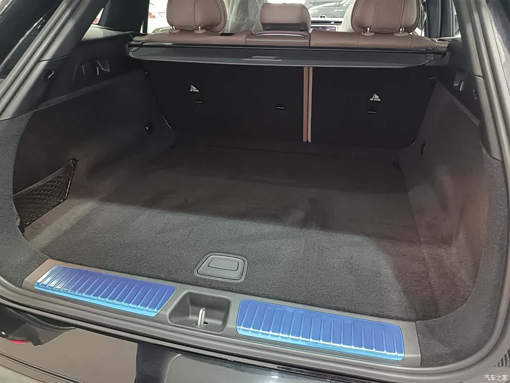 Mercedes-Benz EQE, 2025 13