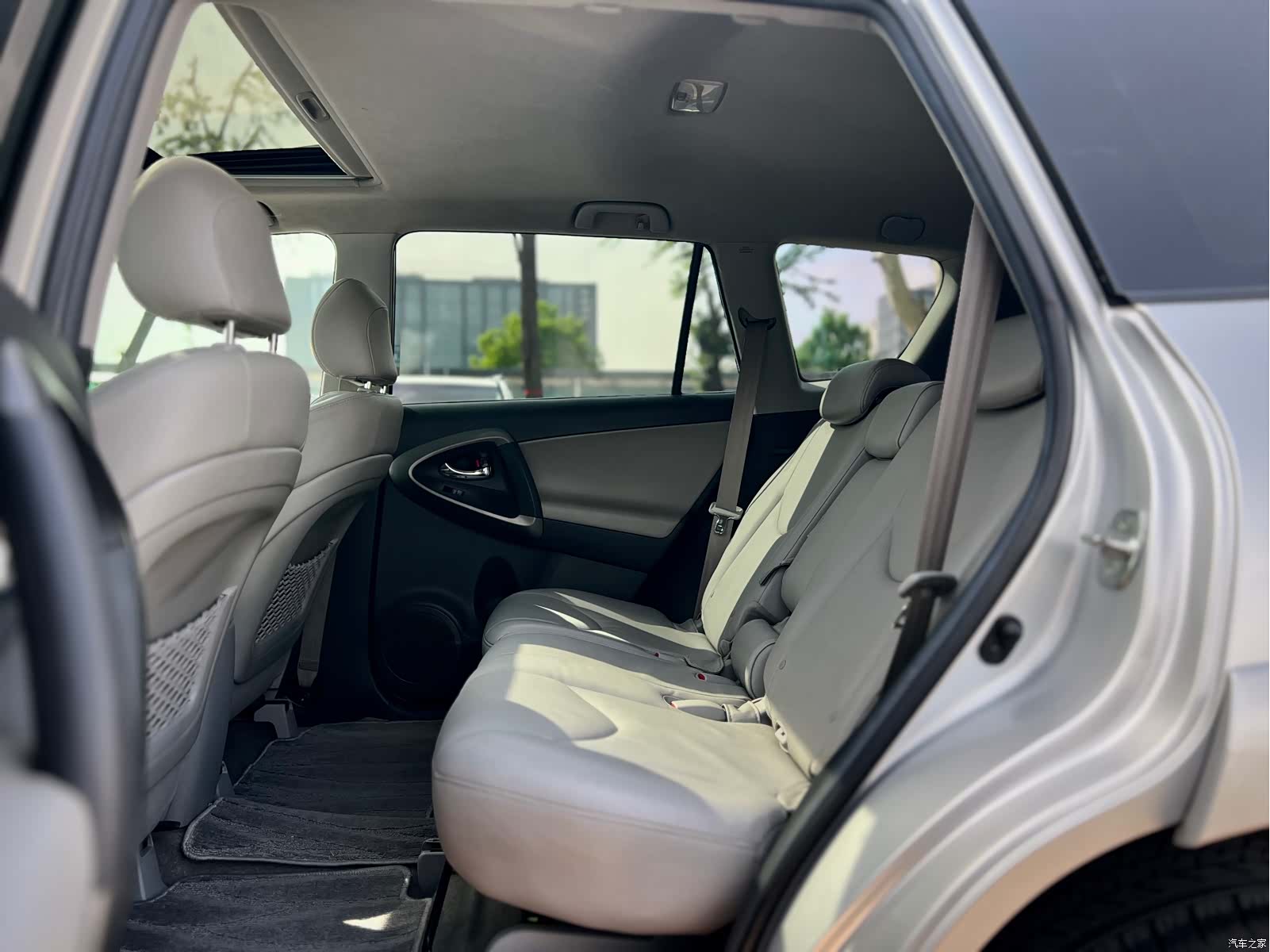 Toyota RAV4, 2010 29
