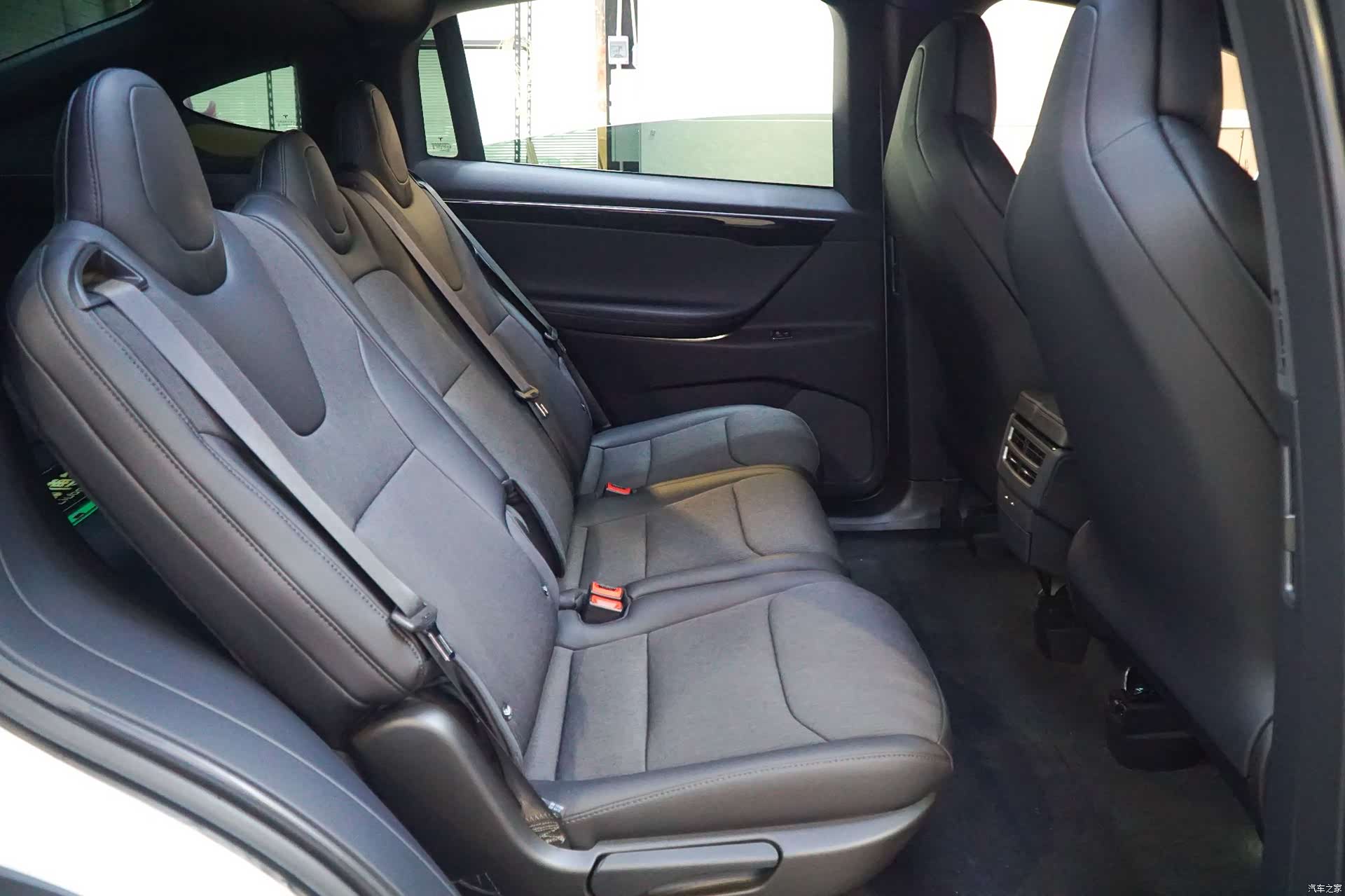 Tesla Model X, 2019 17
