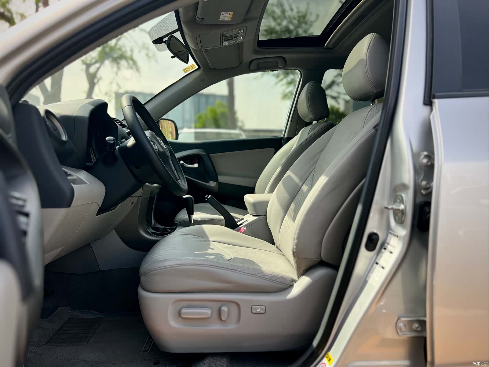 Toyota RAV4, 2010 27