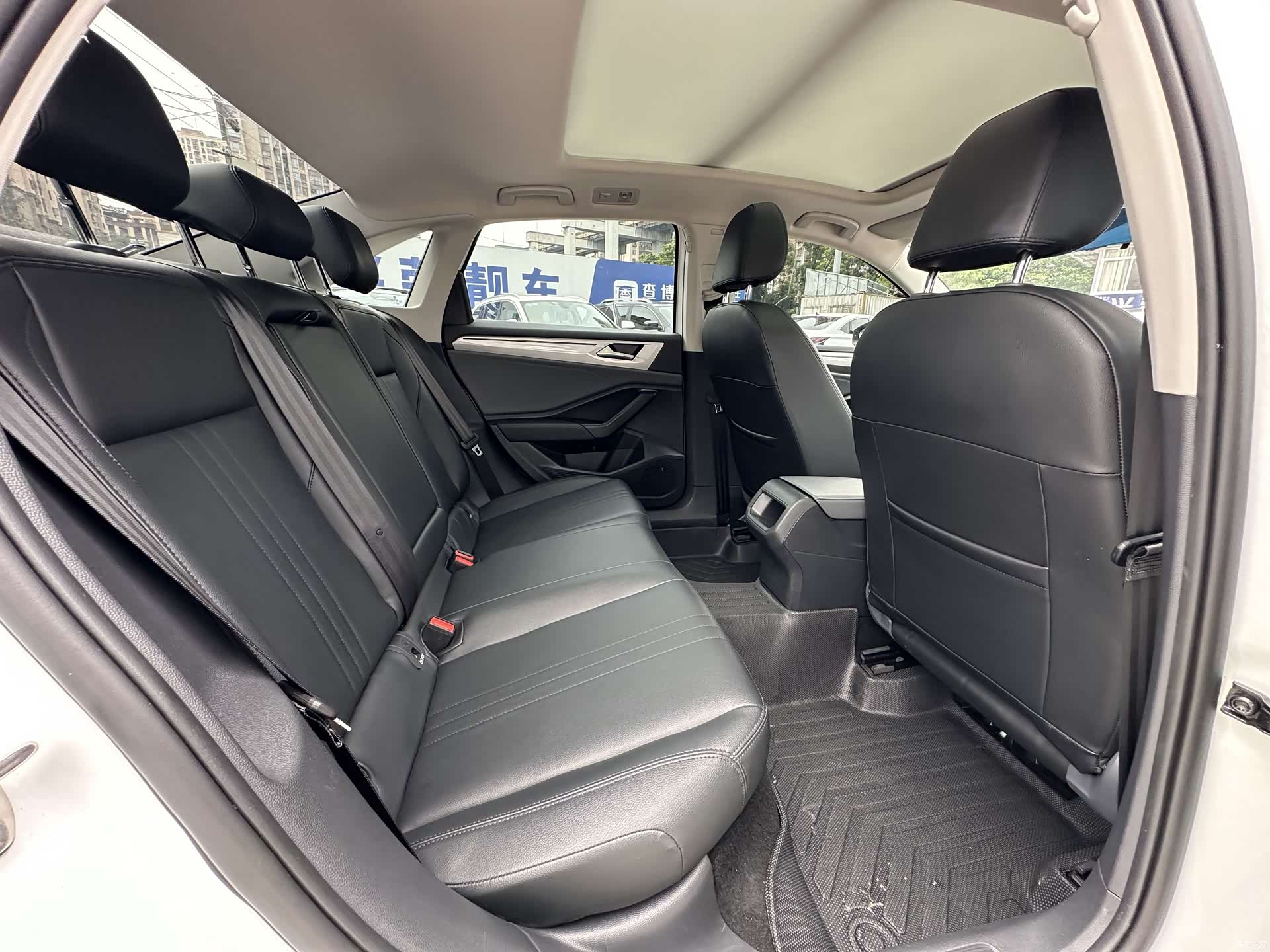 Volkswagen Sagitar, 2024 13