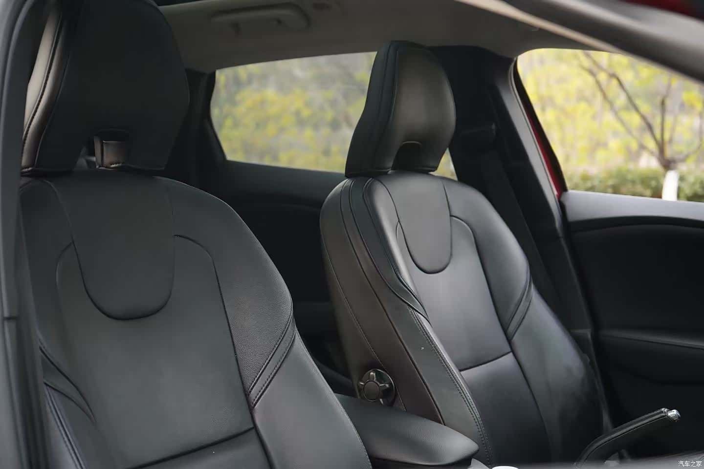 Volvo V40, 2015 13