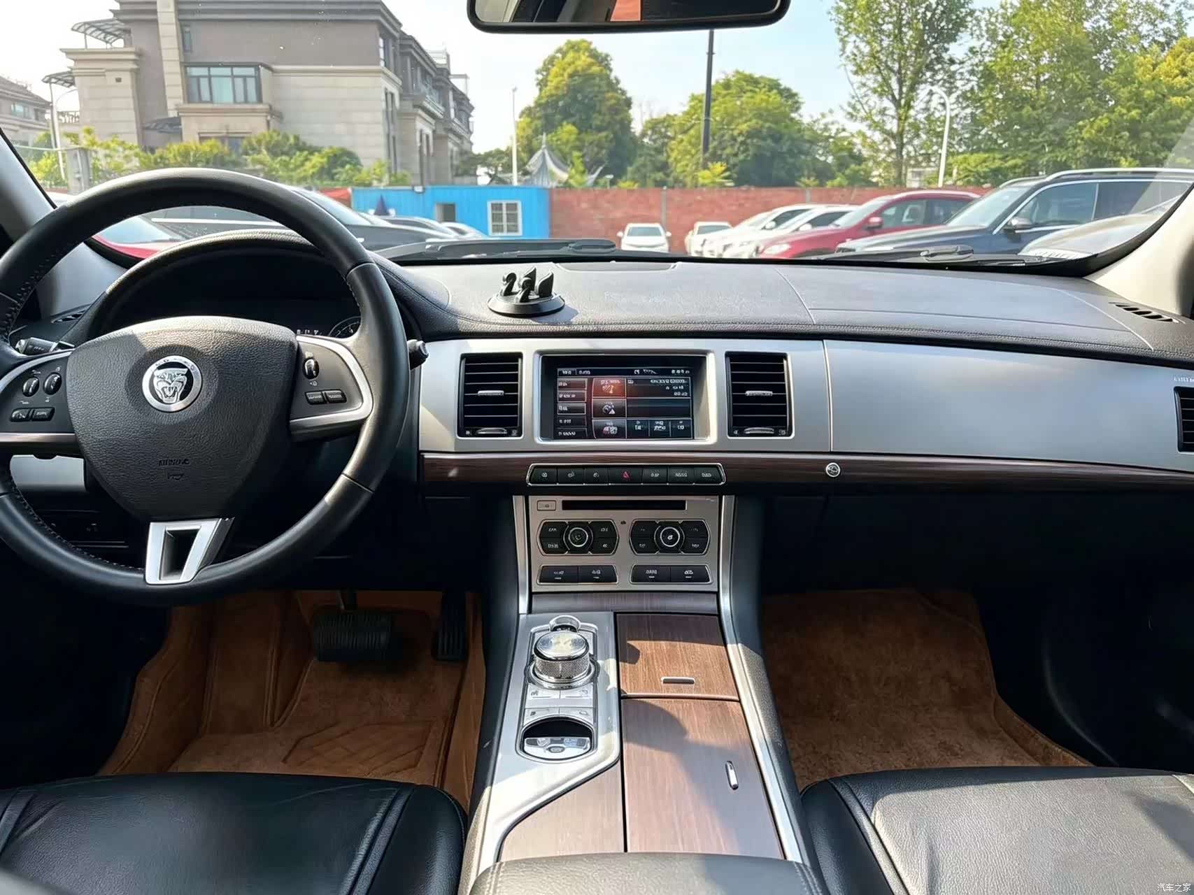 Jaguar XF, 2015 11