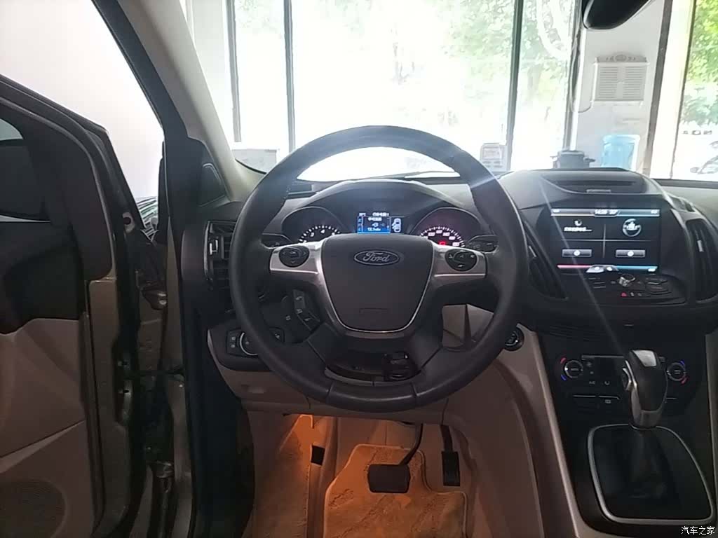 Ford Kuga, 2016 11