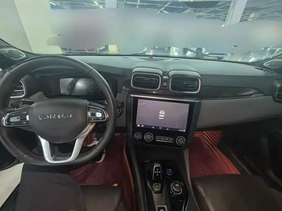Lynk & Co 03