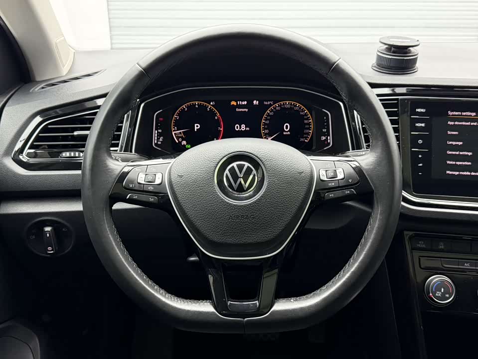 Volkswagen T-ROC exploring Songs