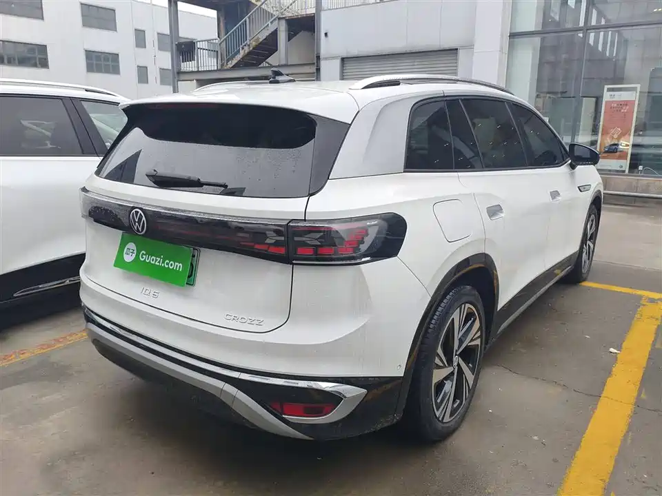 Volkswagen ID.6 CROZZ