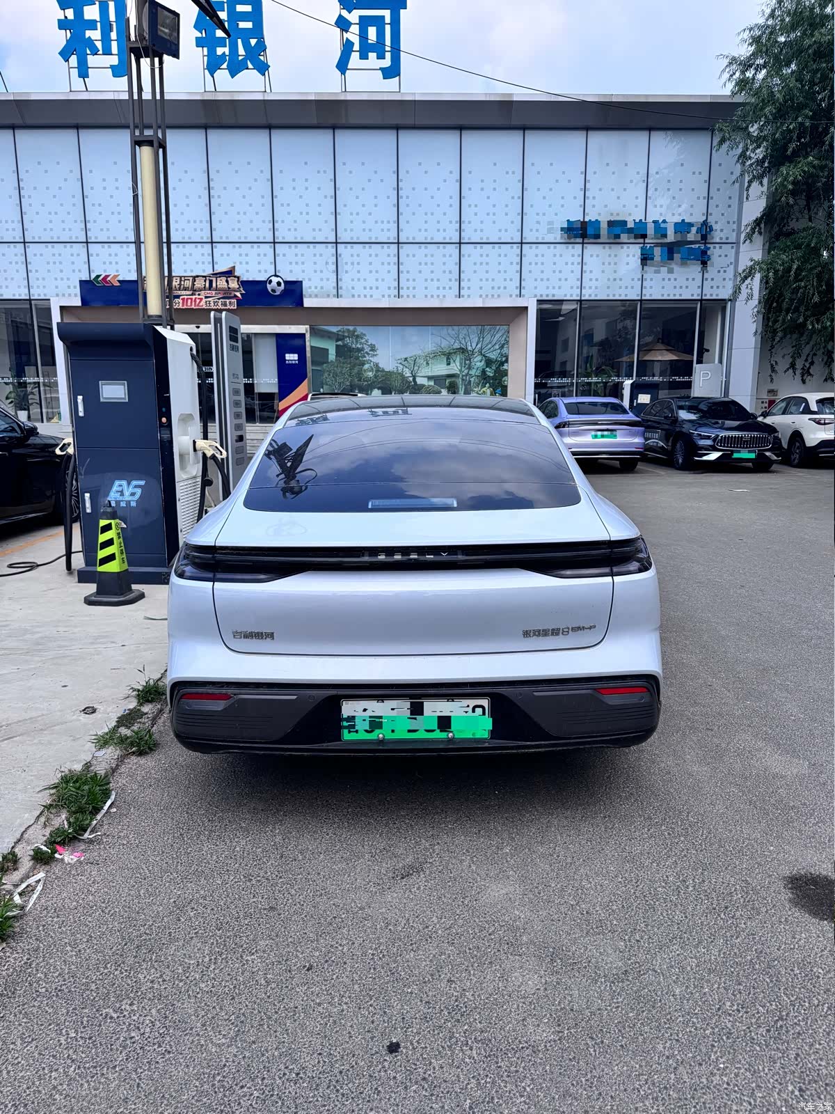 Geely 8, 2025 4