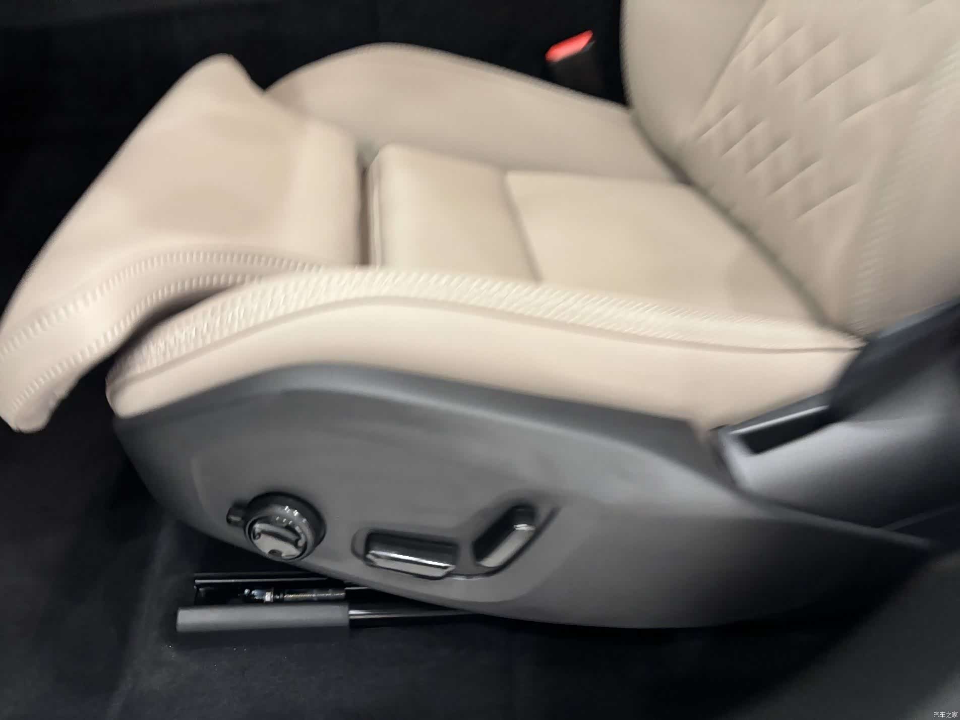 Volvo XC60, 2025 12