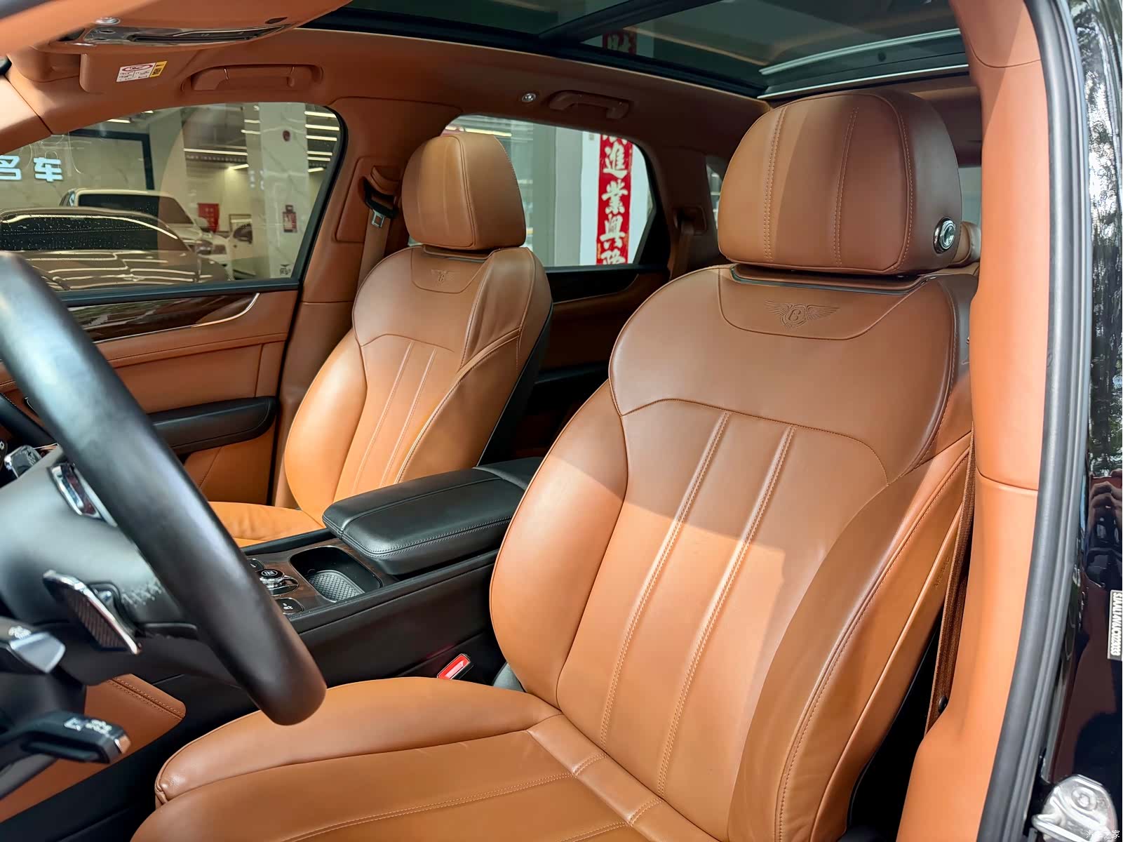 Bentley Bentayga, 2019 12