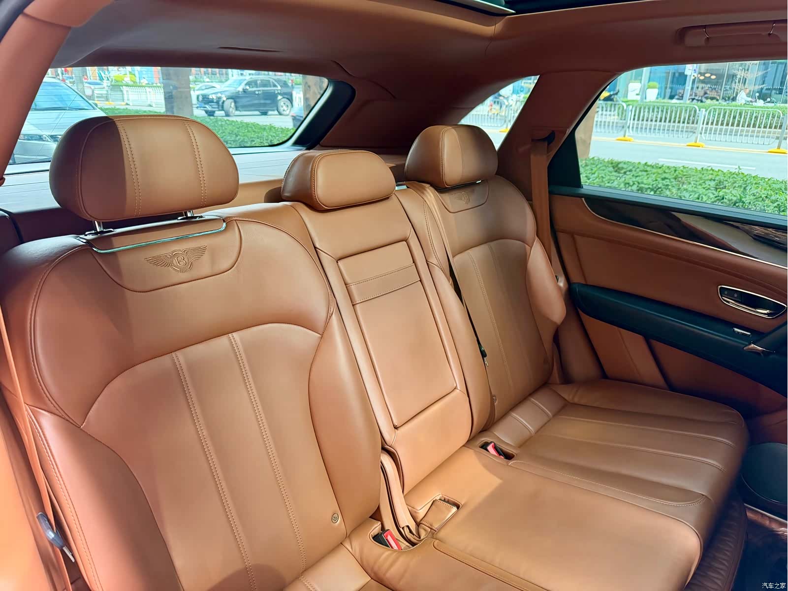 Bentley Bentayga, 2019 10