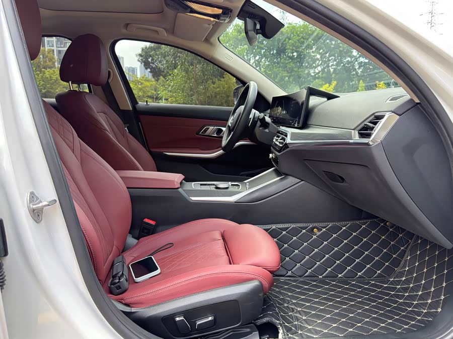 BMW 3 Series 2024, фото 10