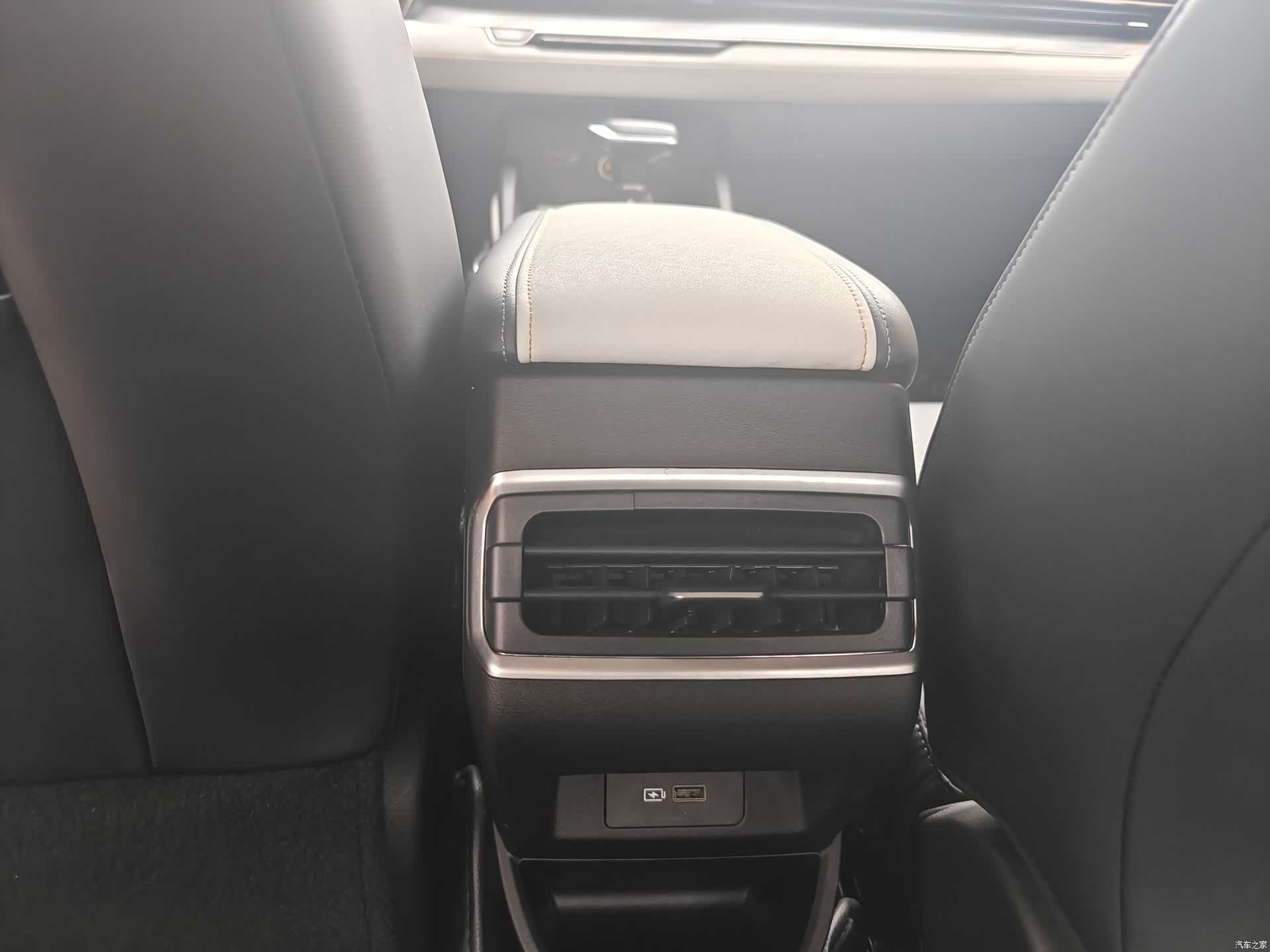 Geely Emgrand, 2022 14