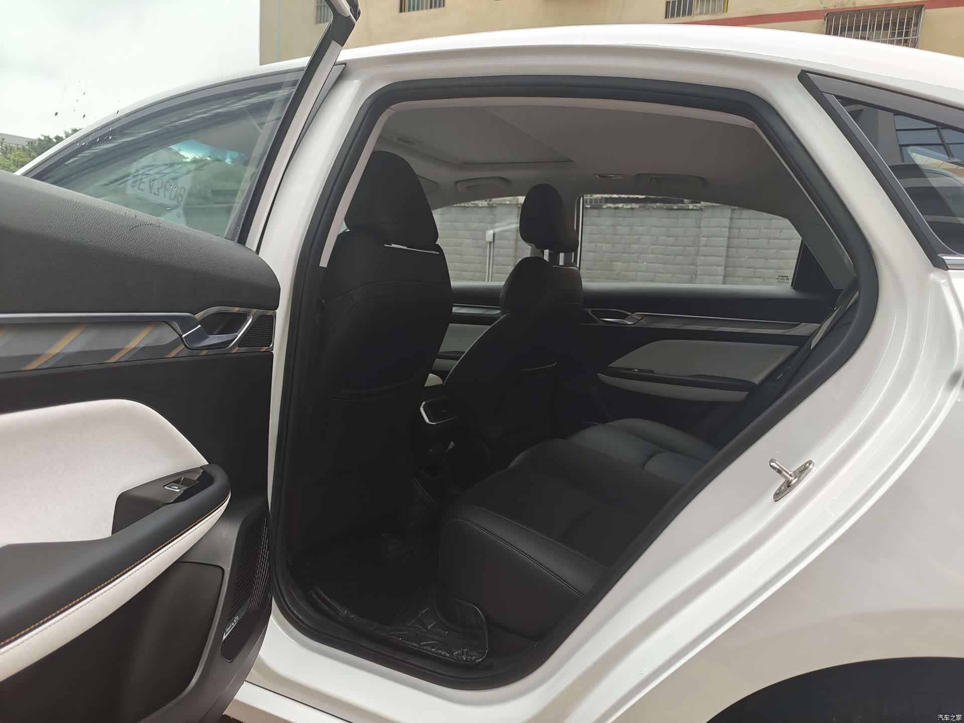 Geely Emgrand, 2022 13