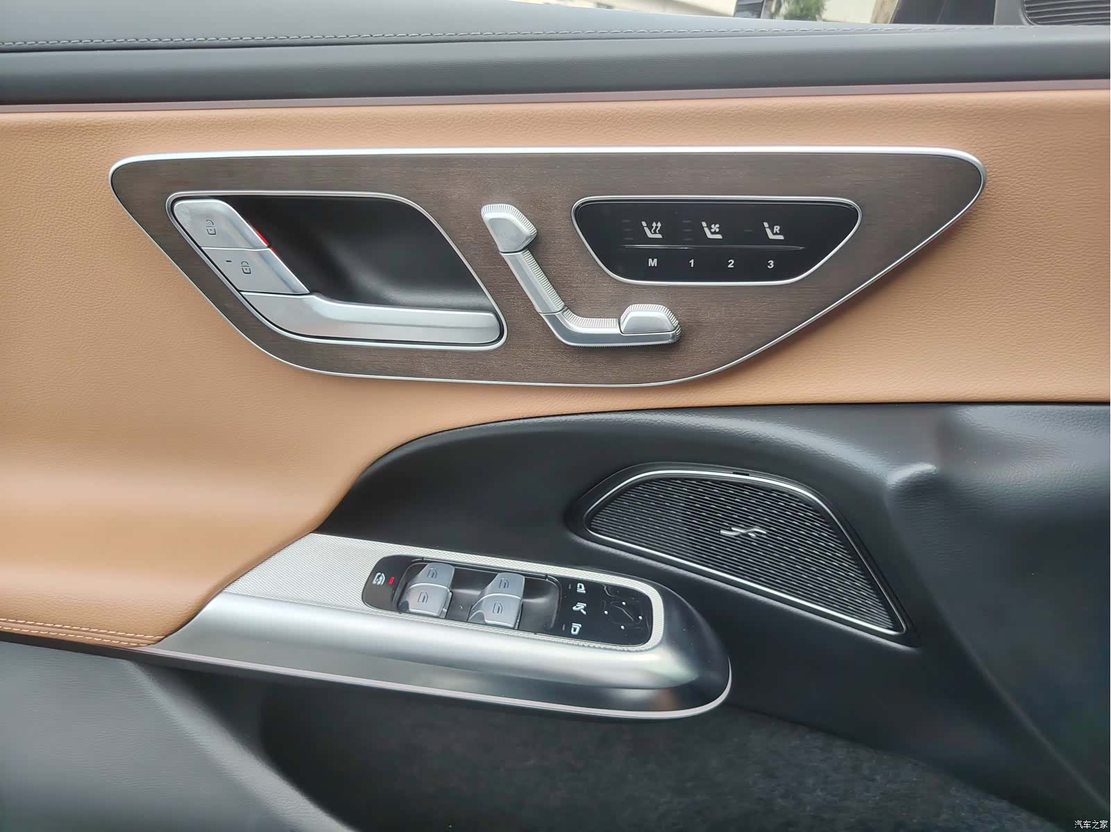 Mercedes-Benz E-Class, 2025 4