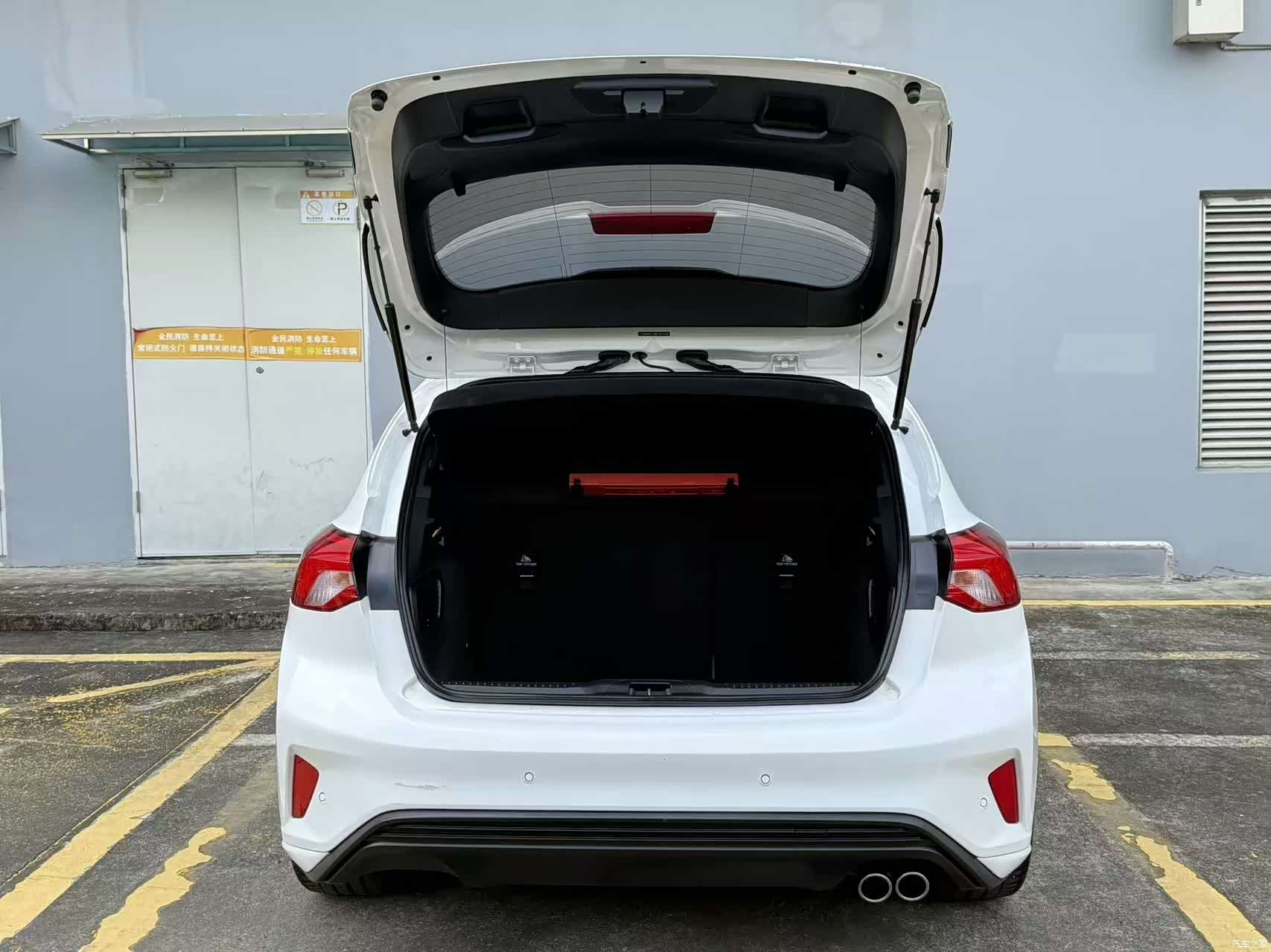 Ford Focus, 2023 9