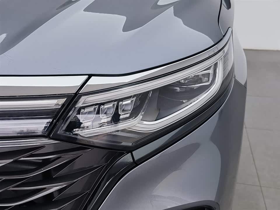 Roewe iMAX8