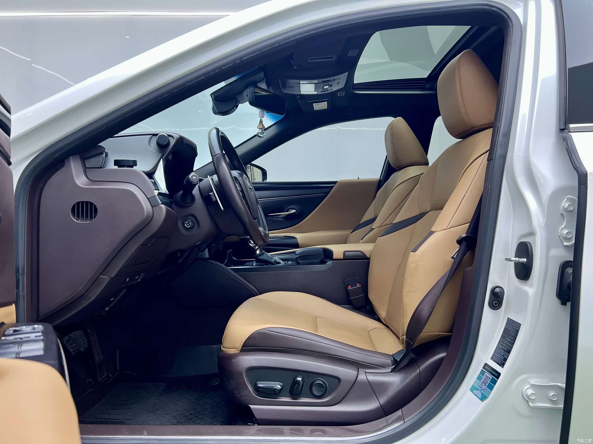 Lexus ES, 2018 4