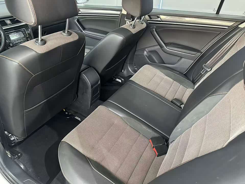 Volkswagen C-TREK Wei Collar