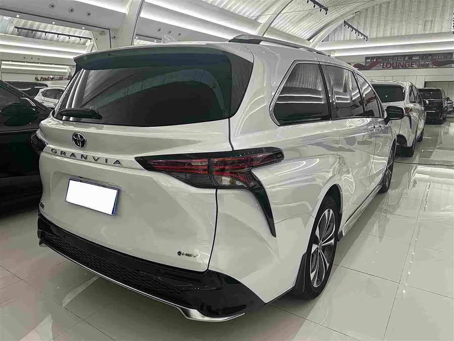 Toyota Granvia 2024, фото 17