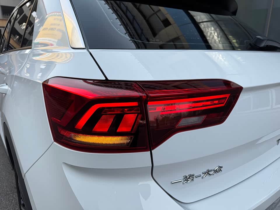 Volkswagen T-ROC exploring Songs