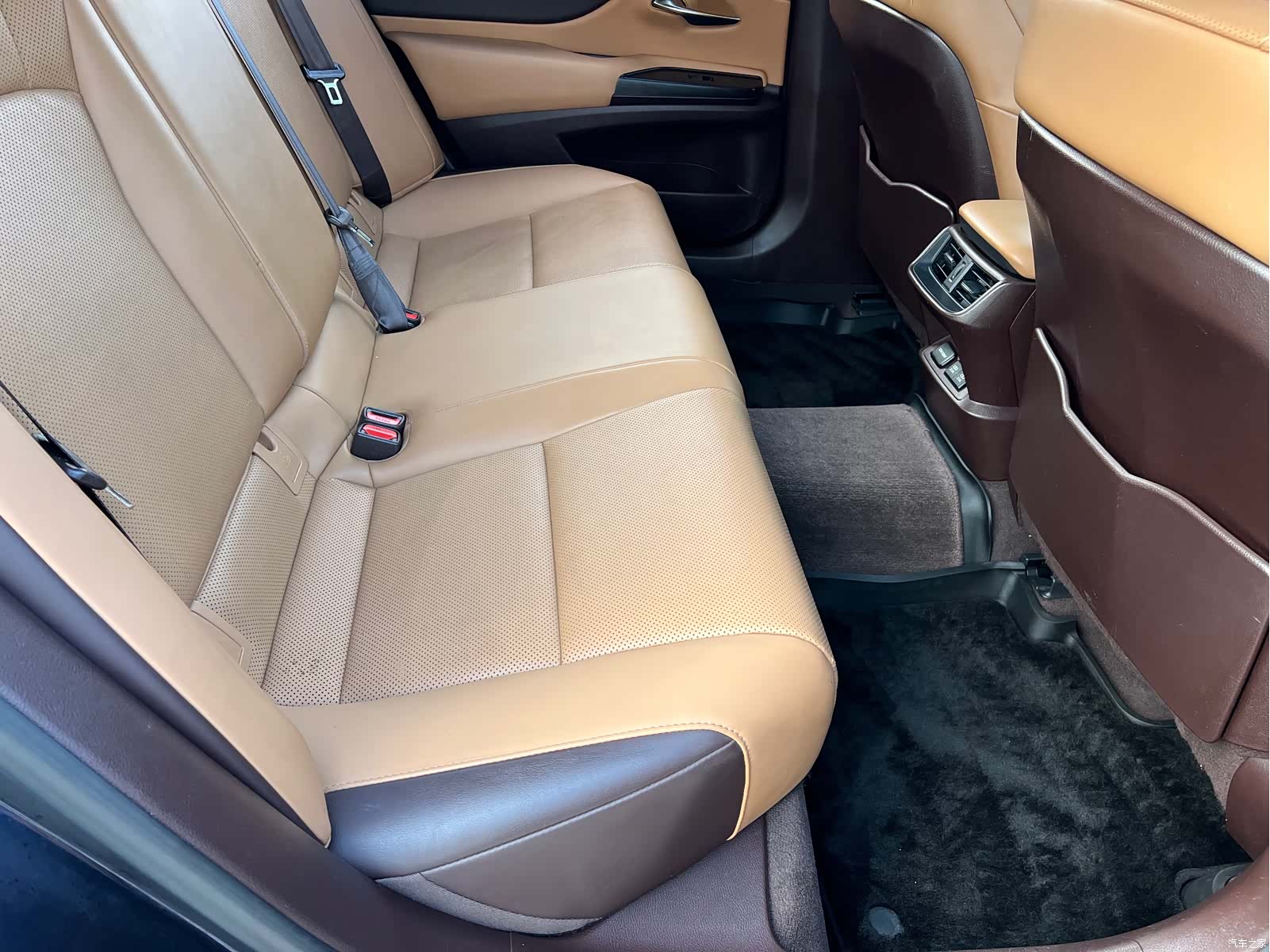 Lexus ES, 2018 10