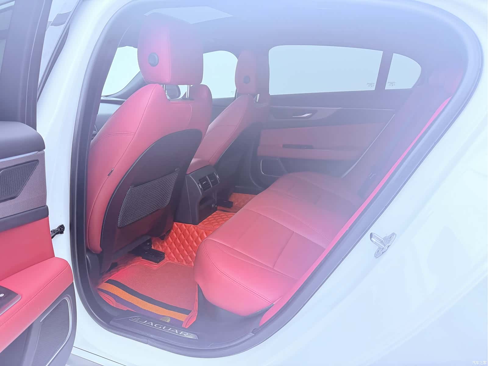 Land Rover XEL, 2020 9