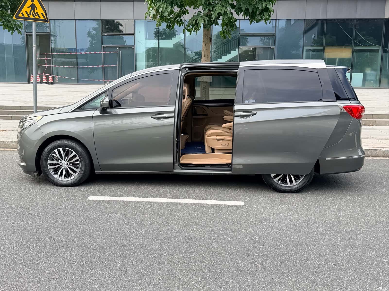 Buick GL8, 2017 15