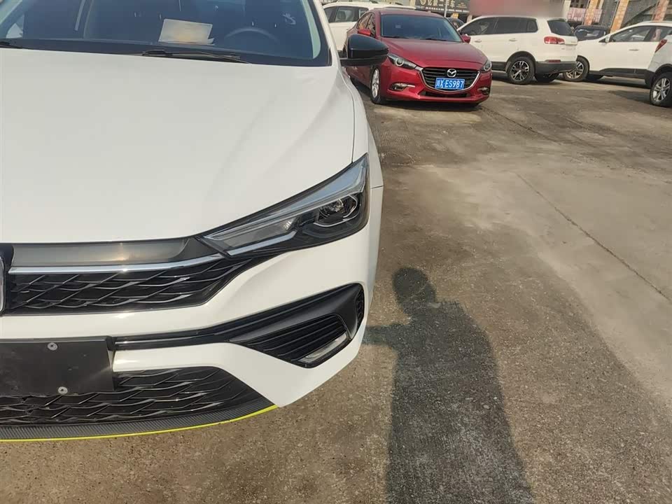 Roewe i5