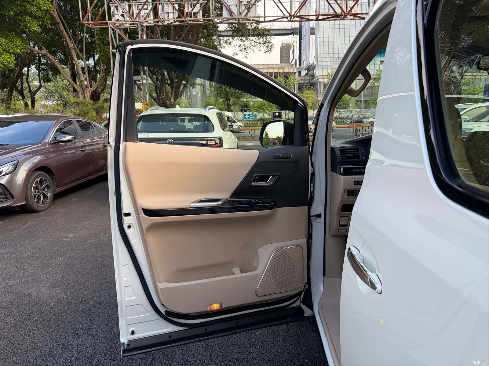 Toyota Alphard, 2014 11