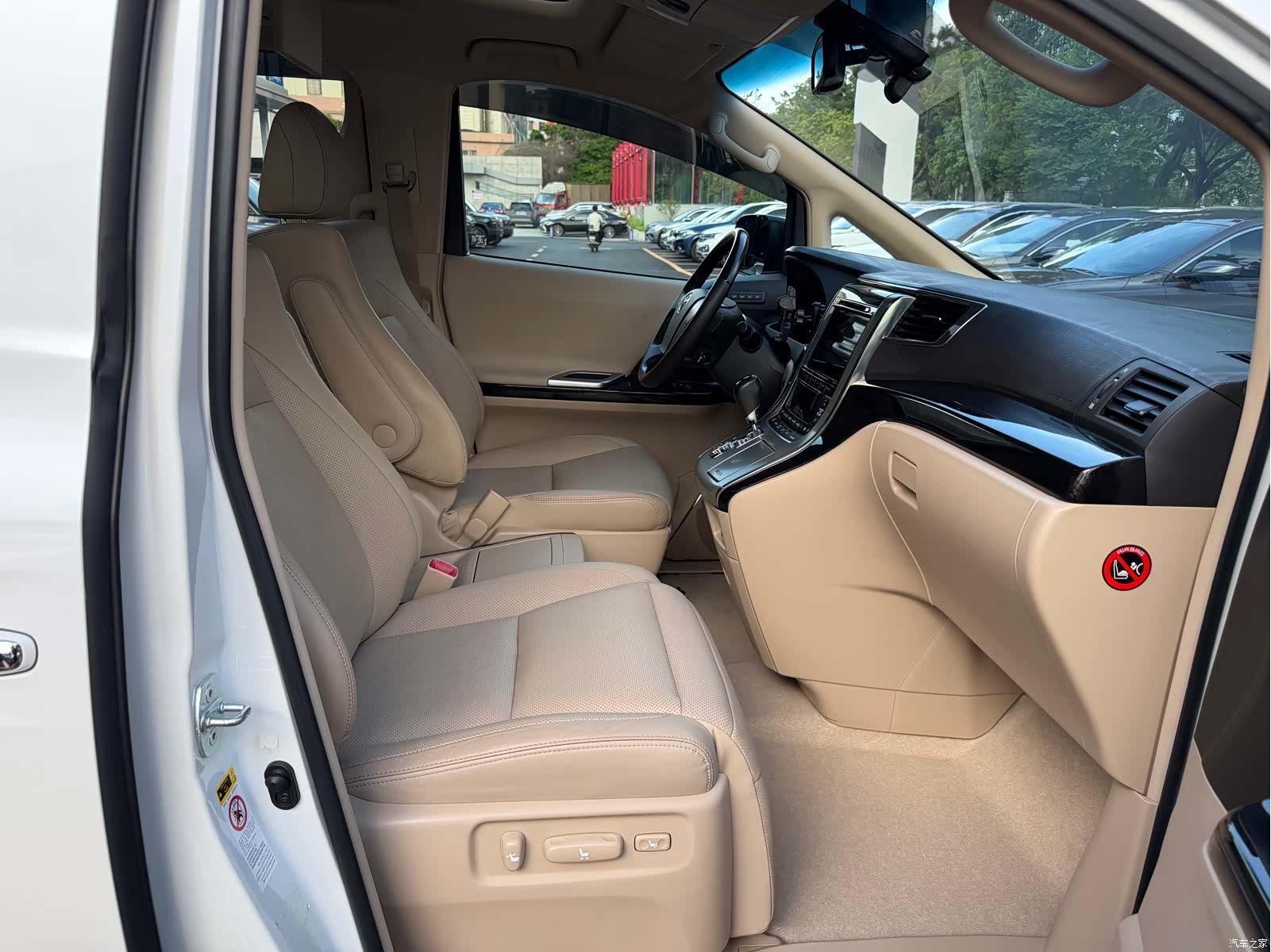 Toyota Alphard, 2014 22